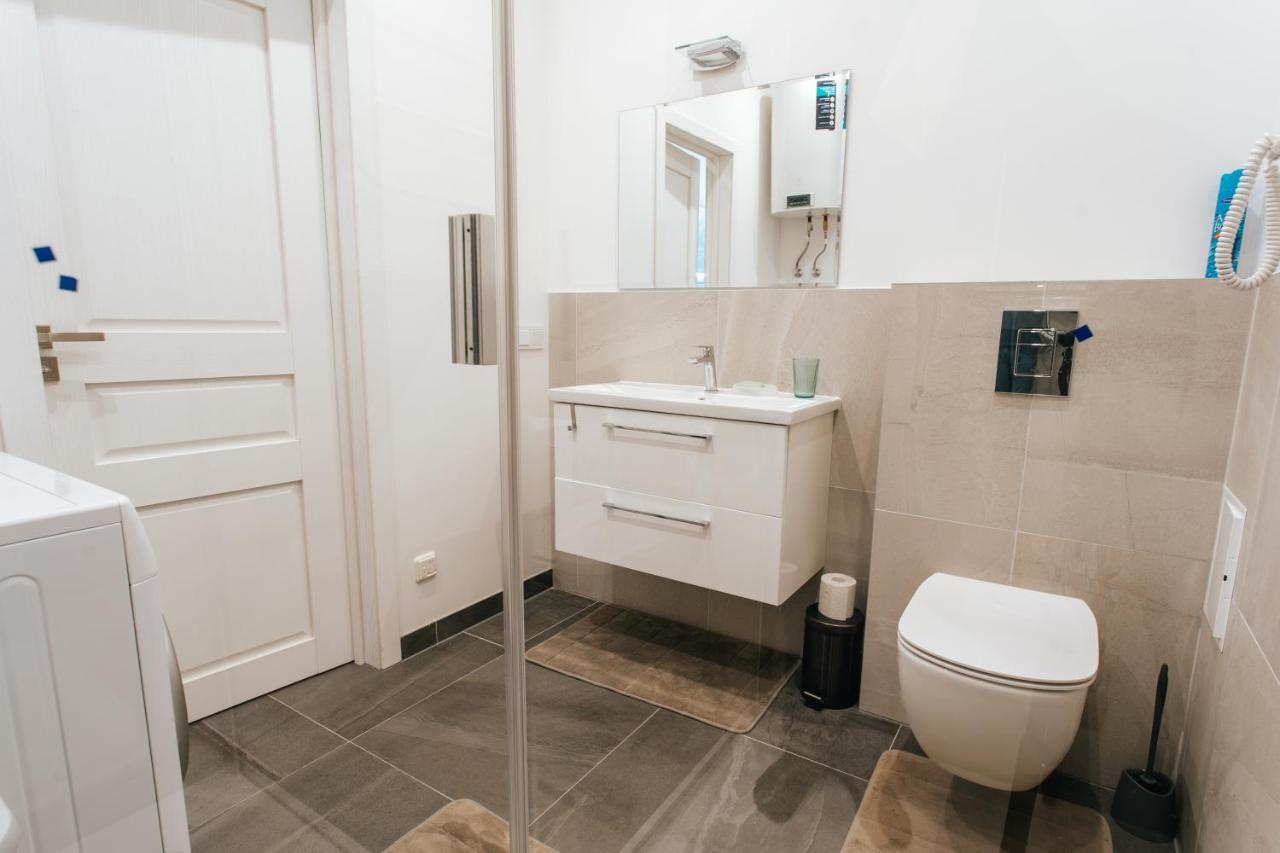 Central Comfort At Hanzas Residence, Stay Near Cafes, Bars, Museums & Esplanade Riga Buitenkant foto