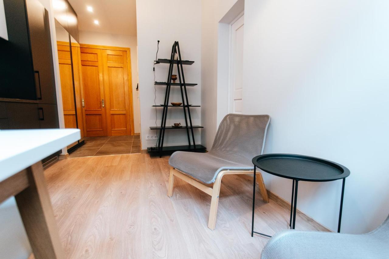 Central Comfort At Hanzas Residence, Stay Near Cafes, Bars, Museums & Esplanade Riga Buitenkant foto