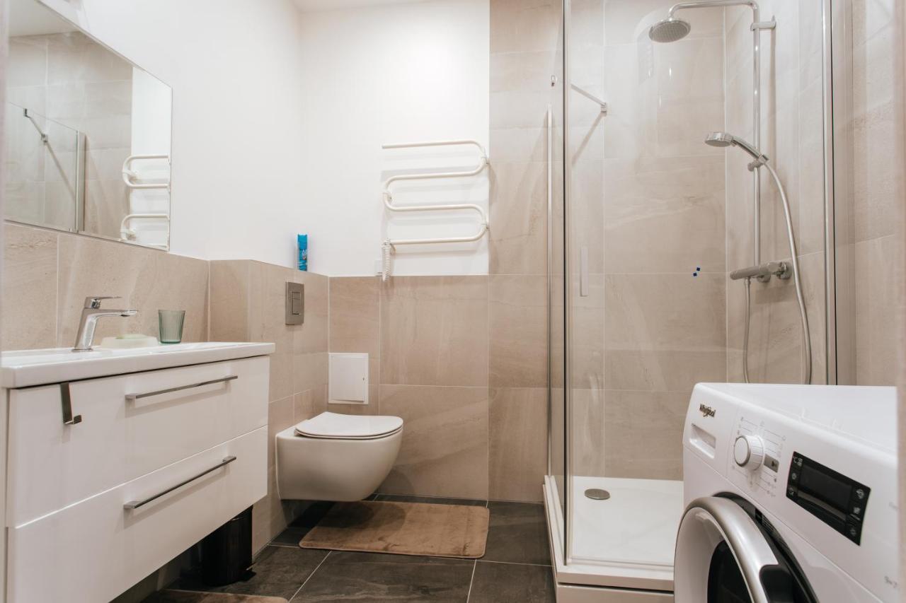 Central Comfort At Hanzas Residence, Stay Near Cafes, Bars, Museums & Esplanade Riga Buitenkant foto